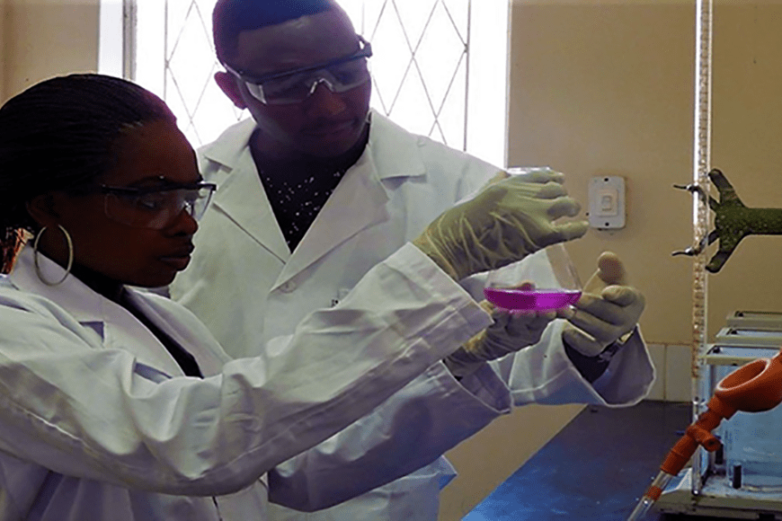 Metallurgy Students at the lab